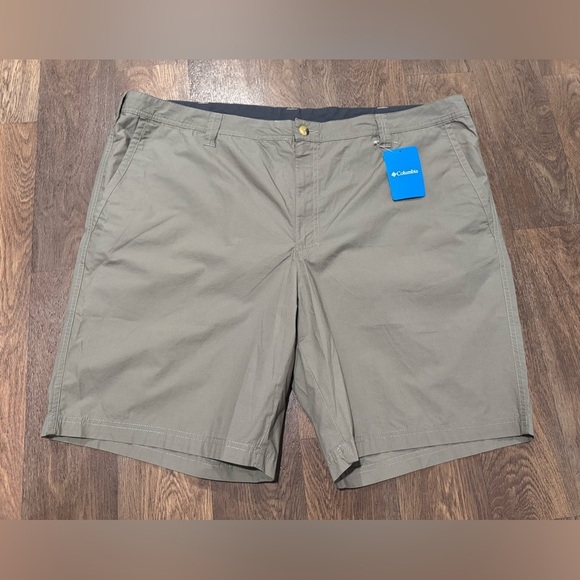 Columbia Washed Out Mens Cotton Shorts Size 48x10 Olive Green Flat Front Casual - Picture 2 of 9